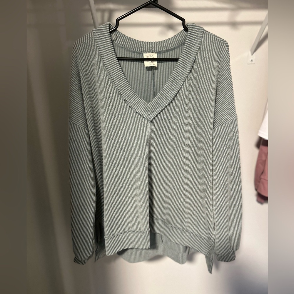 🧡5/$25🧡V-Neck Ribbed Sweater - Seafoam colour